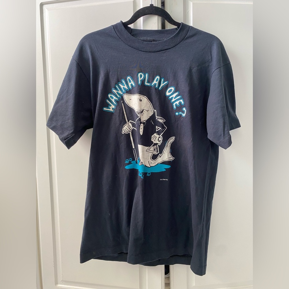 PLAY ONE TEE